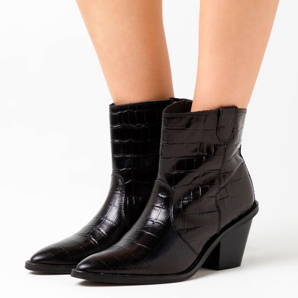 Fabienne Chapot Shoes - NEW 🔥 Designer Fabienne Chapot Black 💯 %Leather Ankle Boots